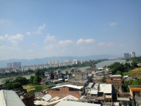 朝陽(yáng)路步梯小三房，送摩托車(chē)庫(kù)，出入方便， 朝陽(yáng)樓