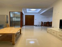 出入方便。學(xué)校市場就在家附近。 尚品星寓