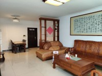 近市場(chǎng)，近學(xué)校，出入方便，光線充足，戶型 卓信新城