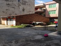 市中心地皮，4.5X9占地，前后8米，有 市中心地皮
