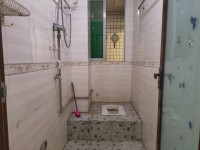 近市場，近學(xué)校，出入方便。 雅園居