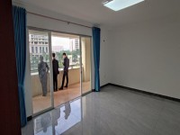 精裝3室2廳2衛(wèi)2陽臺真漂亮,錯(cuò)層設(shè)計(jì)真 廣場華苑