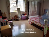 東湖附近南向步梯中層送車庫 東興花園