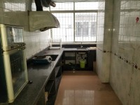 步梯3房2廳，出入方便 華隆豪宅
