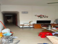 地段好出入方便，近市場學(xué)校。 車站宿舍樓