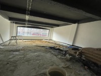 臨街商鋪出租，可做辦公室、工廠、店鋪，停 朝陽路