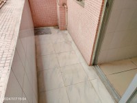東興花園中層兩房，出行方便，近市場，生活 東興花園