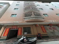 市中心私宅，占地8.2Ⅹ10，四面光，2 市中心私宅