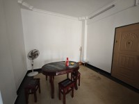東苑小區(qū)步梯中層三房 贈送摩托車庫，五小 東苑小區(qū)