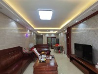 電梯南向，114平方，全屋瓷磚上墻 中興名志鉑金灣