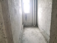 暢達(dá)龍鳳山莊電梯毛坯大3房，花園小區(qū)南向 暢達(dá)龍鳳山莊