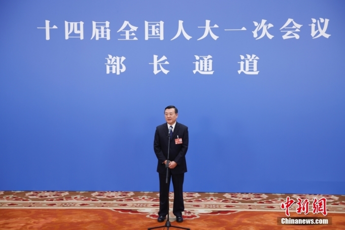 圖為住房和城鄉(xiāng)建設(shè)部部長(zhǎng)倪虹接受媒體采訪。<a target=＇_blank＇ href=＇/＇>中新社</a>記者 韓海丹 攝